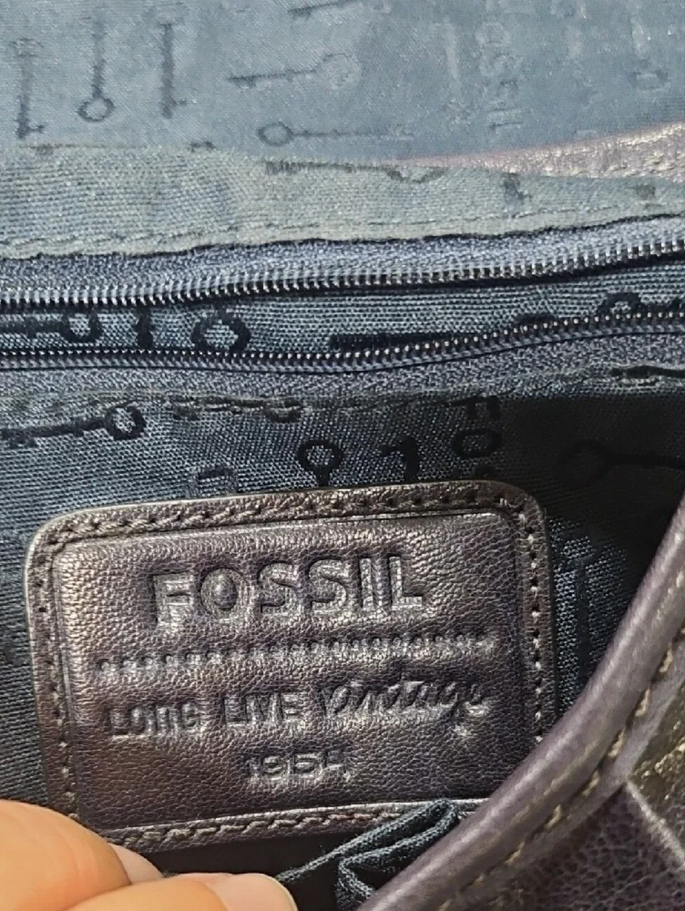 Fossil sleek navy